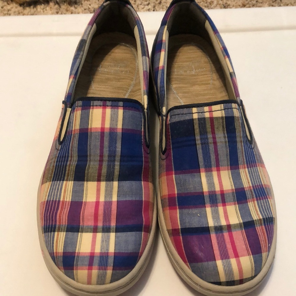 MAKE ME AN OFFER!!!  Dansko Plaid Clogs
